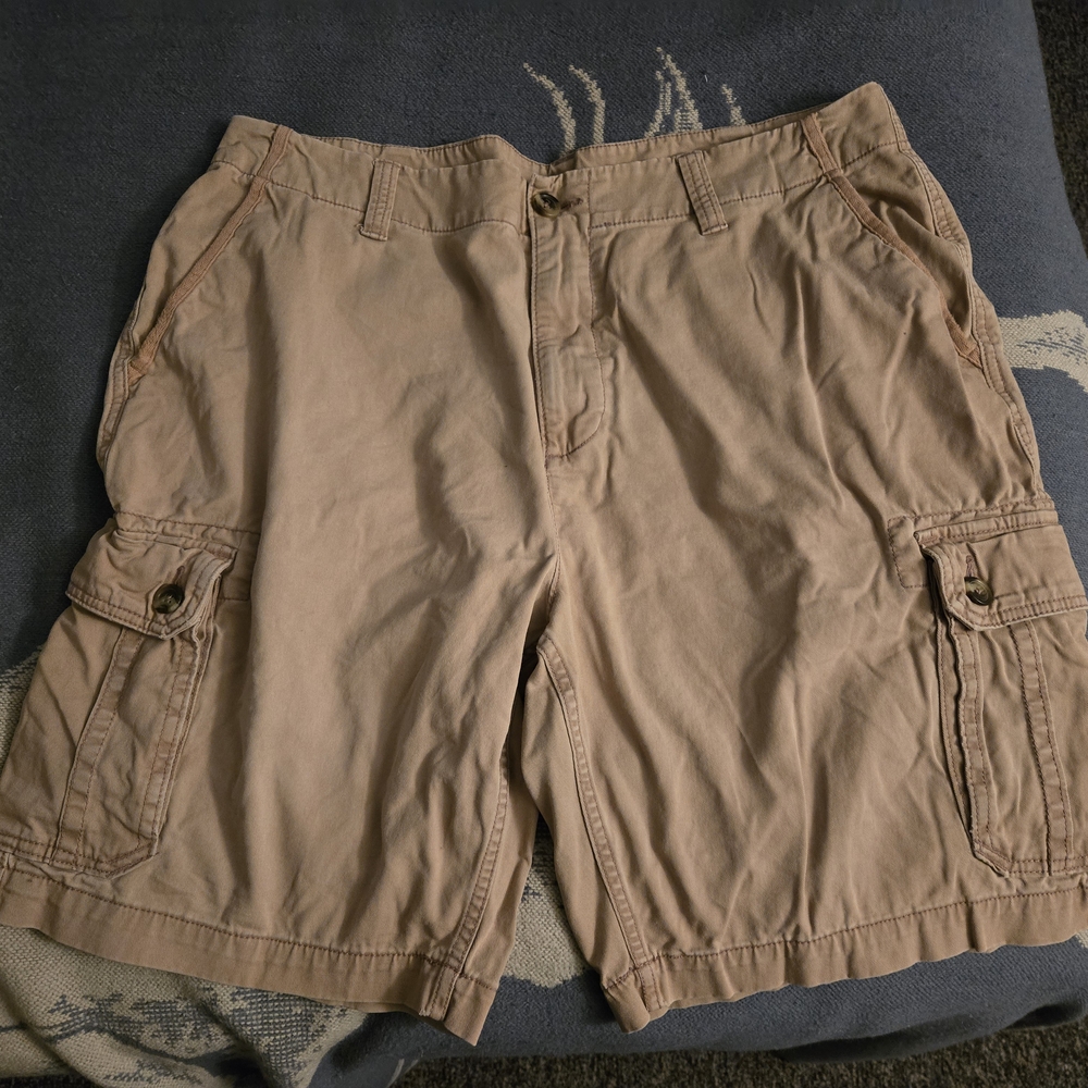 Old Navy Men's Beige Cargo Shorts Size 36